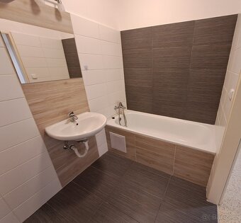 Pronájem bytu v M. Budějovicích 1+kk 50m2+spací patro - 8