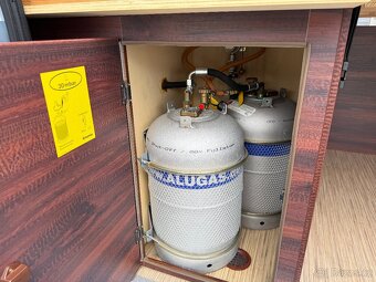 Obytná vestavba Popco, markýza Fiamma, tankovací láhve LPG - 8