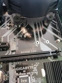 Gigabyte B450M S2H+AMD Ryzen3 2200G+8GB DDR4 - 8