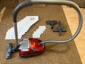 PRODÁME ZNAČKOVÝ VYSAVAČ HOOVER - 8