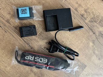 Canon EOS RP s adaptérem EF-EOS R - 8