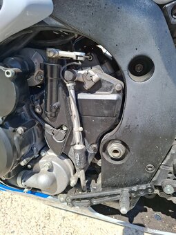 SUZUKI GSXR 750 - 8
