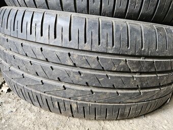 235/50R19 - 8