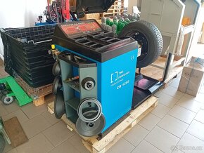 Nákladní vyvažovačka do 30″ s přízdvihem - 8