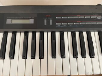 Roland Juno1 - 8