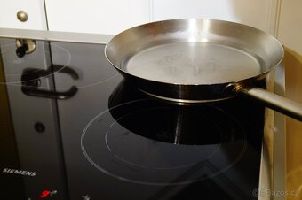 Nerezový vestavný sporák Siemens HE761560, ližiny - 8