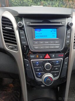 HYUNDAI i30 1.6 CRDi-2017 - 8