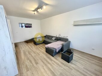 Pronájem bytu 2+1, 60 m2, balkon/sklep, ul. Zvolenská-Strako - 8