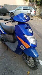 Justscoo. Pronájem (pujčovna) skútrů. 1500 Kč týden. - 8