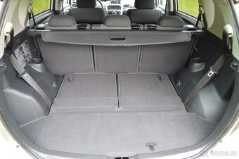 Toyota Verso 1.6i - 7 míst ,NAVI, kamera ,bez koroze - 8
