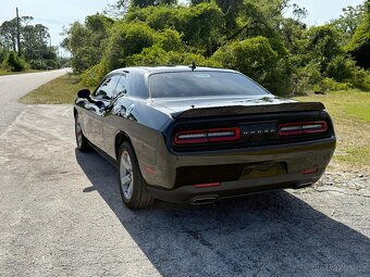 Dodge Challenger 3.6 V6 SXT PLUS - 8