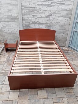 Prodám manželskou postel + Noční stolek - 8