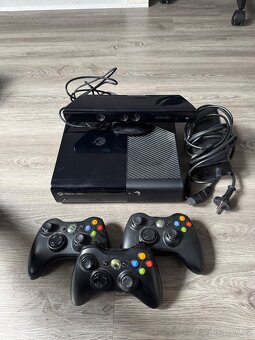 Xbox 360 + kinect a plus ovladače - 8