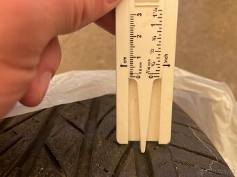 Prodám letní pneu BRIDGESTONE 215/60 R17 - DUSTER - 8