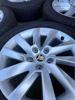 Škoda Superb 3 - 215/55 R17 - LETNí ORIGINÁLNÍ SADA - 8