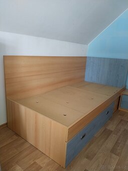 Nábytek z bývalého dětského pokoje. - 8