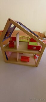 Detsky dreveny domecek pro mini panenky - 8