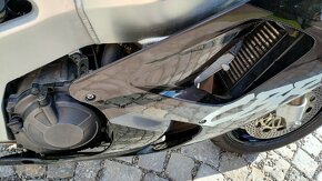 Honda CBR 900RR SC28 - 8