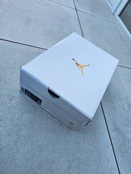 AIR JORDAN 1 MID SE - 8