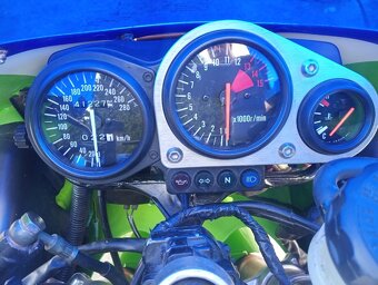 Kawasaki ZX7R - 8