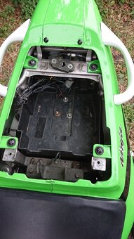 Kawasaki ZX7R - 8
