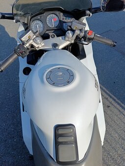 Honda VFR 750 - 8