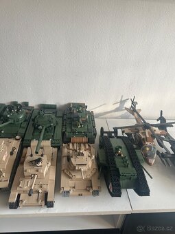 Velká sbírka COBI tanků – 20 ks + letadla, figurky, plánky – - 8