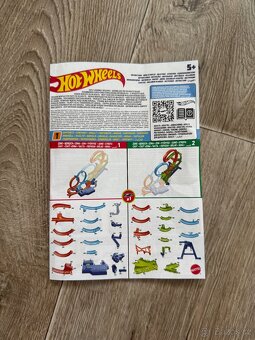Hot Wheels dráha se čtyřmi smyčkami - 8