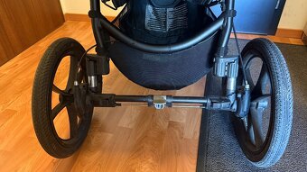 Baby Jogger Summit X3 Gold z roku 2024 - 8