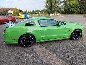 Ford mustang 5.0 GT manuál - 8
