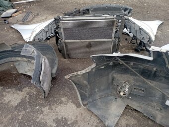 CHRYSLER GRAND VOYAGER V..PŘEDEK Z RV 2009 XENONY APOD. KO - 8