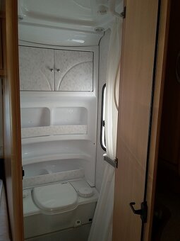 Karavan HOBBY 460 s předstanem a nádrží na vodu 80 l - 8
