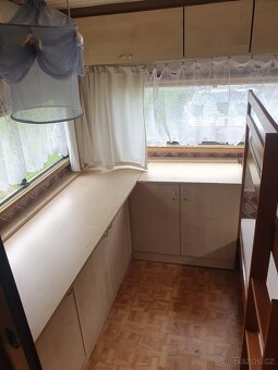 Starší karavan na pevné stání - 8