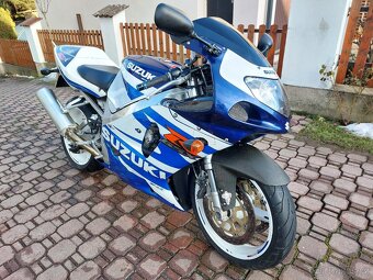 Suzuki GSXR 750 - 04/2002 - 8
