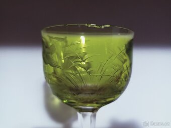 broušené barevné sklenky na víno 3 ks - 8