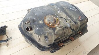 Nissan Patrol Y61 -  Nádrž paliva Wagoon - 8