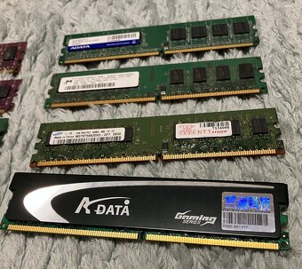 Paměti RAM do PC, typu DDR, DDR2 a DDR3, uvedená cena za vše - 8