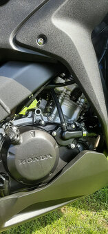 Honda CBR 125 R nové obě pneu, nová stk - 8