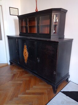 ČERNÝ STAROŽITNÝ NÁBYTEK, POČ.20.STOL. - 8