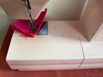 Růžový šicí stroj Privileg - 8