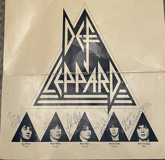 Def Leppard podepsali všechny původní členy - 8