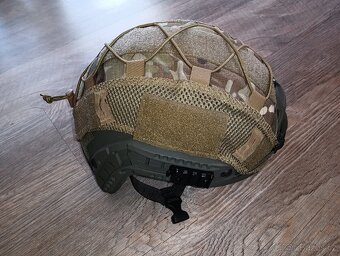 Nosič plátů (balistická vesta) a balistická helma - 8