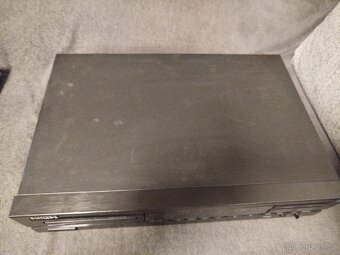 CD přehrávače Grundig a Philips. - 8