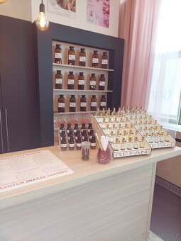 Prodejna kosmetiky a parfémů - 8