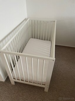 Nábytek do dětského pokoje - komoda, skříň, postýlka - 8