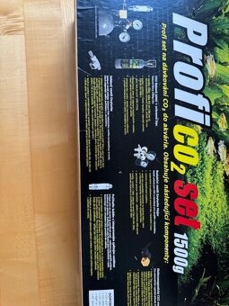 Akvarijní CO2 set s elektromagnetem a akvarijní kontrolér pr - 8