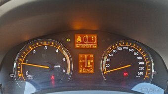 Toyota Avensis 2.0 TDI - 8