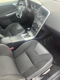 Volvo XC60 2.4 D5 AWD, 120 kW, 6st. manuál, 2011, 2. majitel - 8