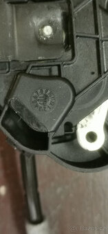 Škoda Octavia III – centrální zamykání LP dveře - 8