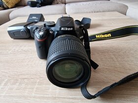 Nikon D5200 s Nikkor 18-105 + ext blesk a filtry - 8
